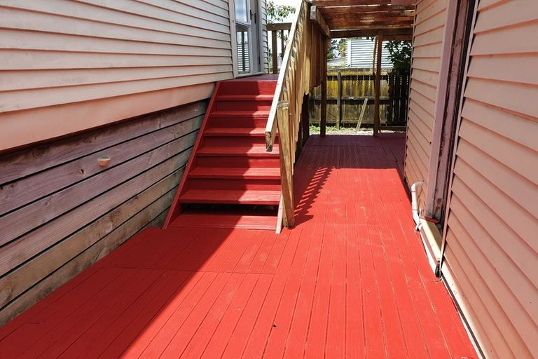 Photo of property in 79 Roberts Road, Te Atatu South, Auckland, 0610