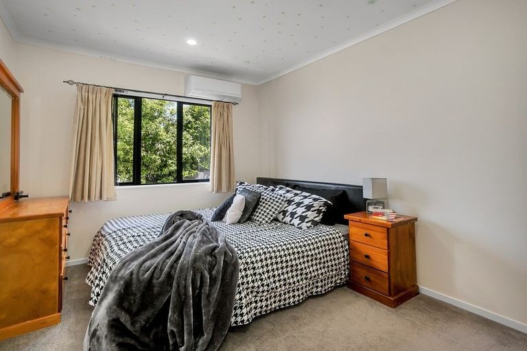 Photo of property in 10 Chieftain Rise, Goodwood Heights, Auckland, 2105