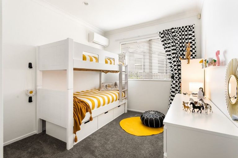 Photo of property in 17 Kunzea Place, Greenhithe, Auckland, 0632