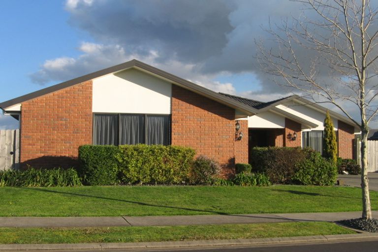 Photo of property in 13 Feeny Crescent, East Tamaki, Auckland, 2013