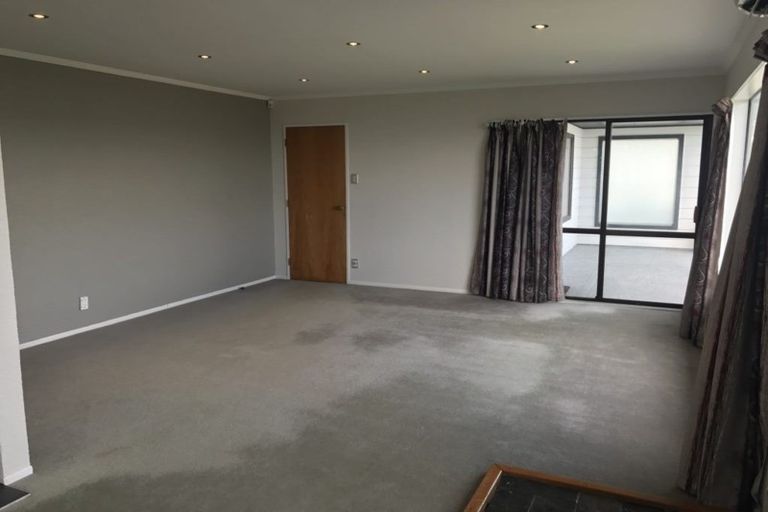 Photo of property in 6 Oakleigh Street, Maungaraki, Lower Hutt, 5010