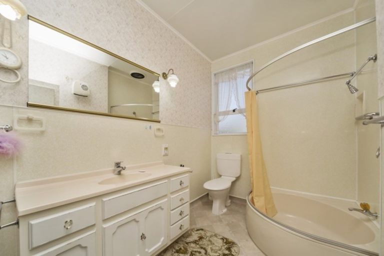 Photo of property in 87 Glover Road, Hawera, 4610