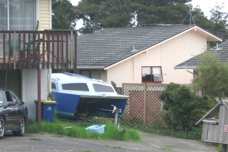 Photo of property in 37 Brunton Place, Glenfield, Auckland, 0629