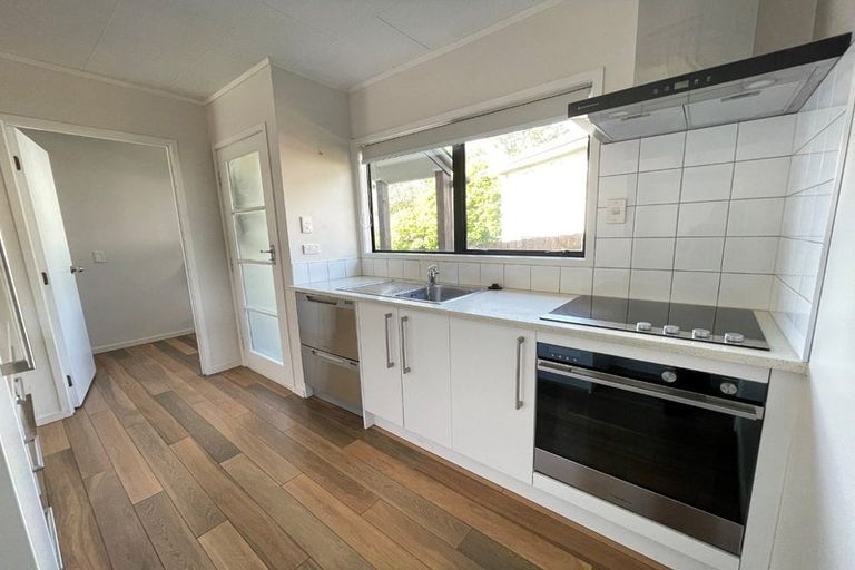 Photo of property in 2/1 Landsdale Place, Massey, Auckland, 0614