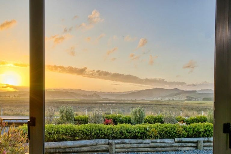 Photo of property in 1/382 Main Road North, Bay View, Napier, 4104