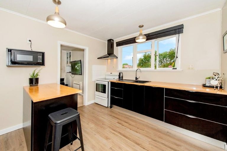 Photo of property in 16 Taumutu Road, Southbridge, 7602