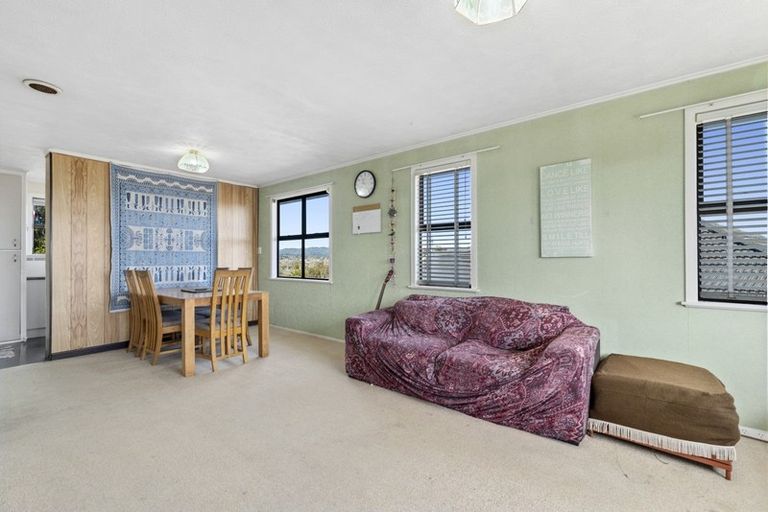 Photo of property in 24 School Road, Te Atatu South, Auckland, 0610