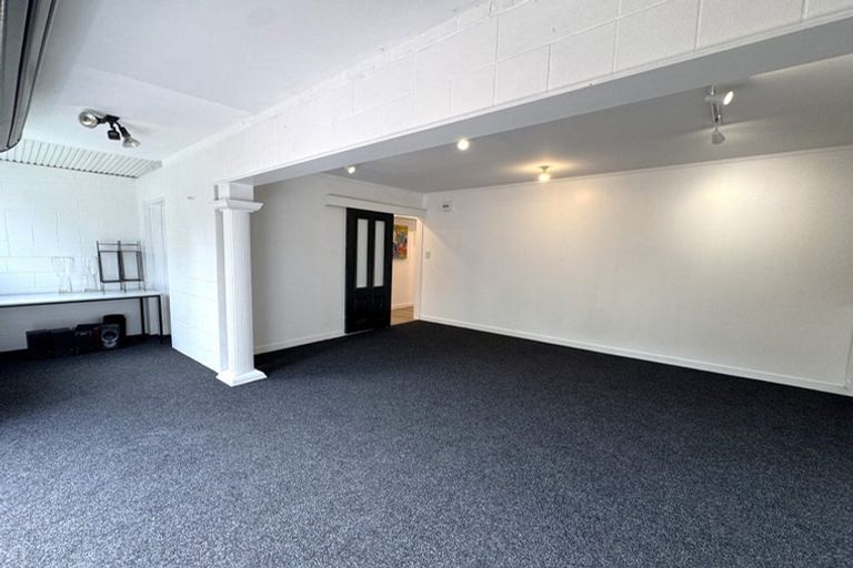 Photo of property in 19 Zita Avenue, Matakatia, Whangaparaoa, 0930