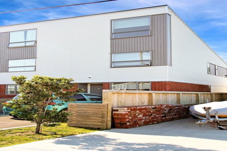 Photo of property in 2 Stone Street, Miramar, Wellington, 6022