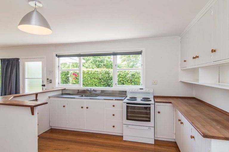 Photo of property in 45 Alexander Road, Raumati Beach, Paraparaumu, 5032