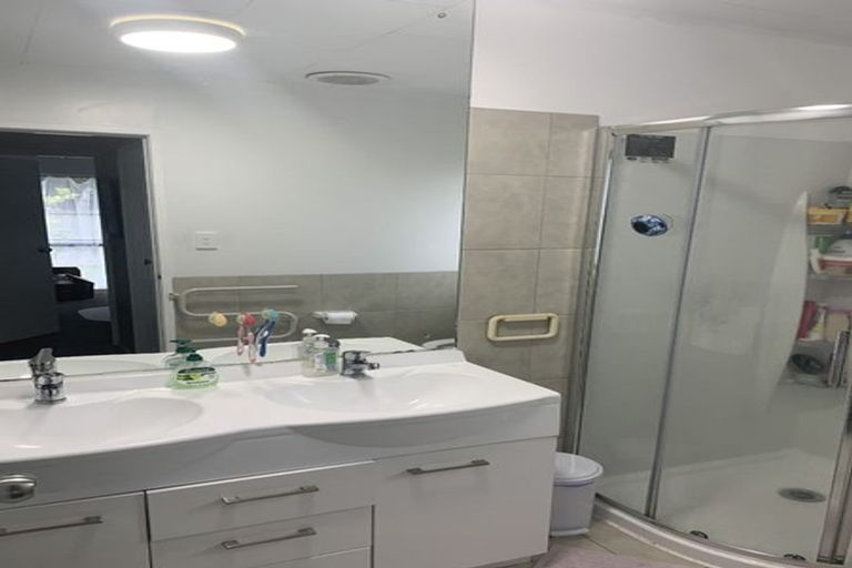 Photo of property in 15 Barbados Drive, Unsworth Heights, Auckland, 0632