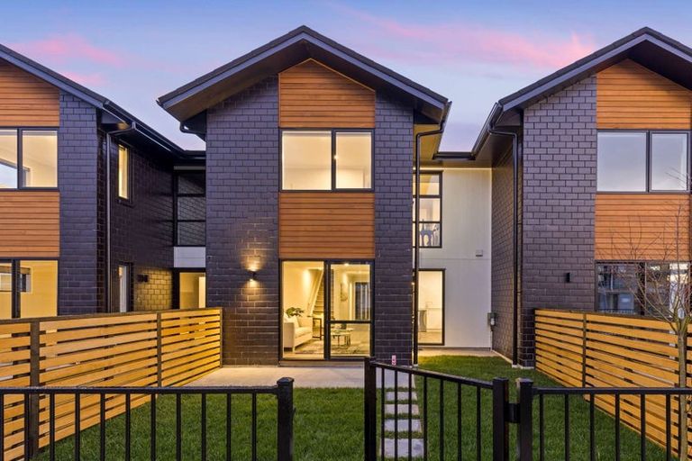 Photo of property in 76 Papatupu Way, Kumeu, 0810