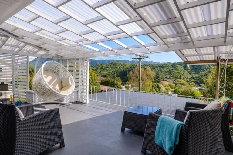 Photo of property in 81 Milton Terrace, Picton, 7220