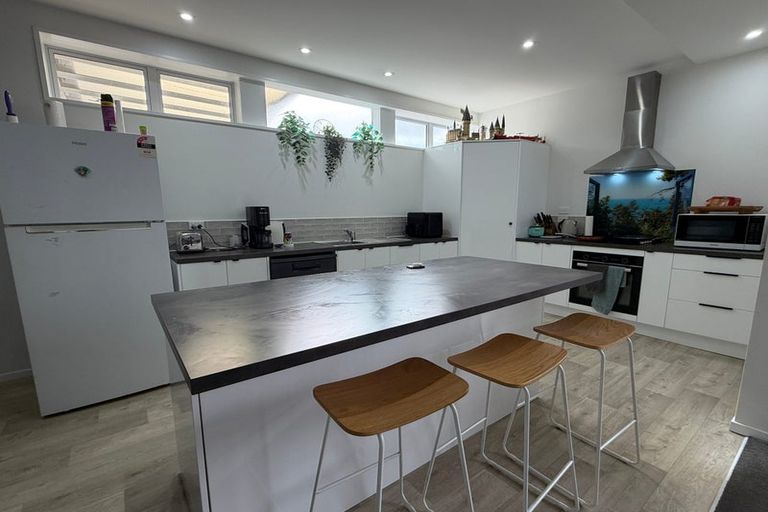 Photo of property in 355 Oxford Street, Levin, 5510