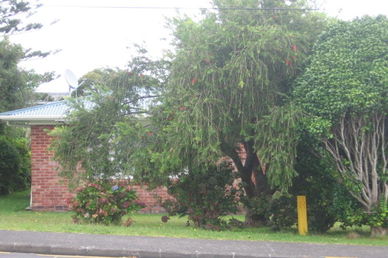 Photo of property in 1/12 Kaipatiki Road, Glenfield, Auckland, 0629