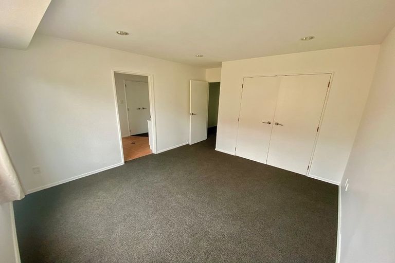 Photo of property in 186 Henderson Valley Road, Henderson, Auckland, 0612