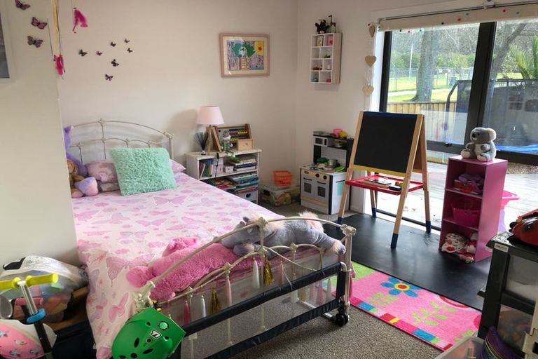 Photo of property in 40 Trinidad Road, Sunnynook, Auckland, 0620