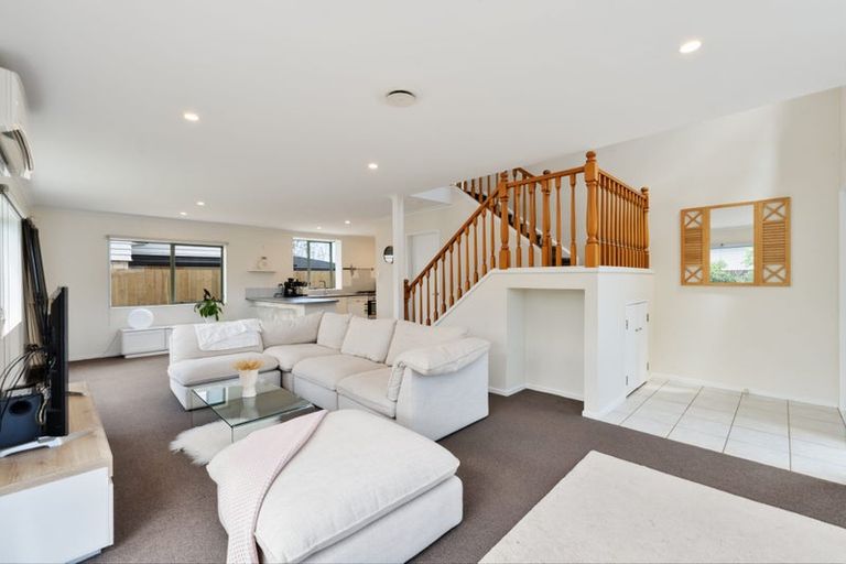 Photo of property in 33 Woodford Avenue, Henderson, Auckland, 0610