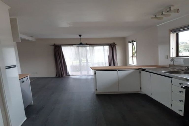 Photo of property in 11 Lyren Place, Half Moon Bay, Auckland, 2012