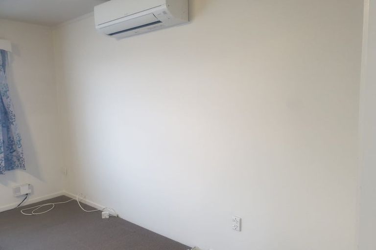 Photo of property in 98 Universal Drive, Henderson, Auckland, 0610