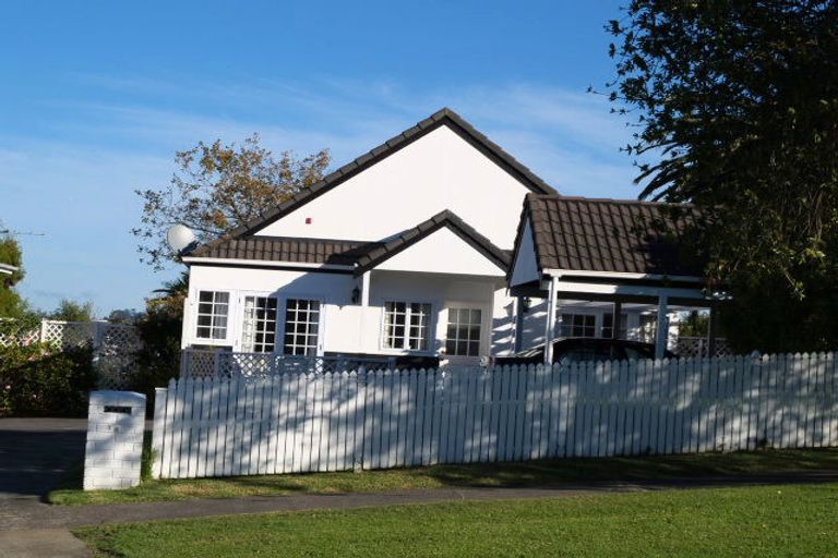 Photo of property in 1/1 Paparoa Road, Cockle Bay, Auckland, 2014