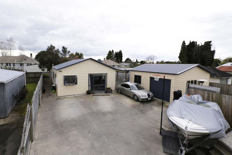 Photo of property in 38a Pine Avenue, Henderson, Auckland, 0612