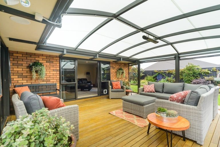 Photo of property in 14 Tennyson Avenue, Kelvin Grove, Palmerston North, 4414