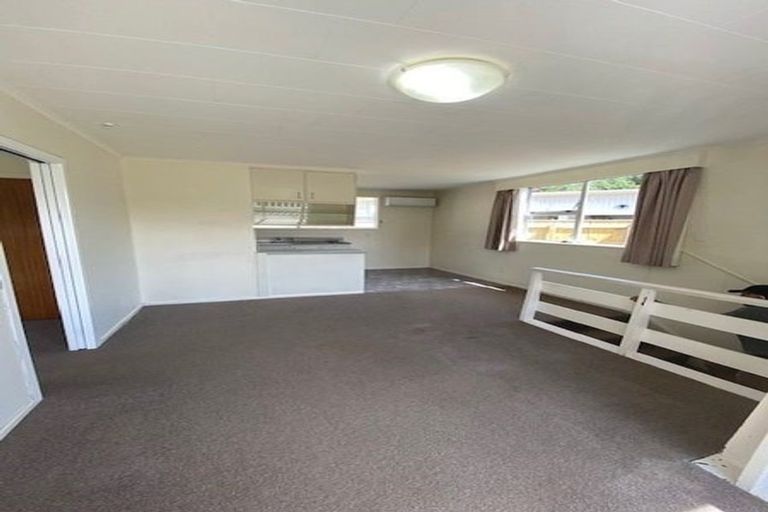 Photo of property in 3b Peckham Grove, Tawa, Wellington, 5028