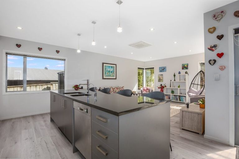 Photo of property in 98 Aotea Drive, Aotea, Porirua, 5024