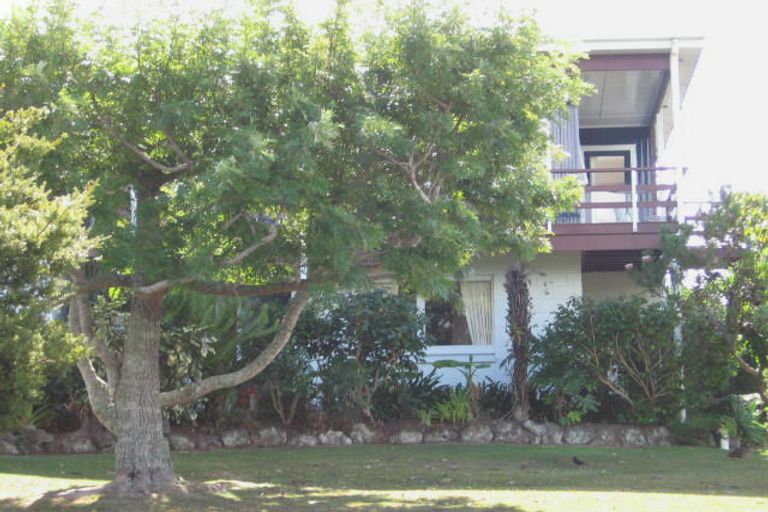 Photo of property in 71 Cliff View Drive, Green Bay, Auckland, 0604