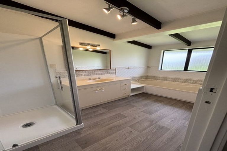 Photo of property in 2 Channel View Road, Clarks Beach, Pukekohe, 2679