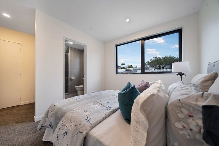 Photo of property in 28b Moire Road, Massey, Auckland, 0614