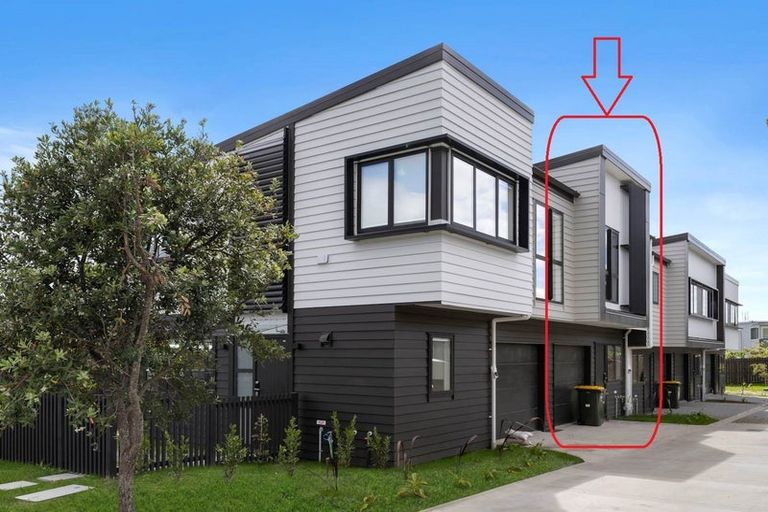 Photo of property in 15b Pipitea Place, Massey, Auckland, 0614