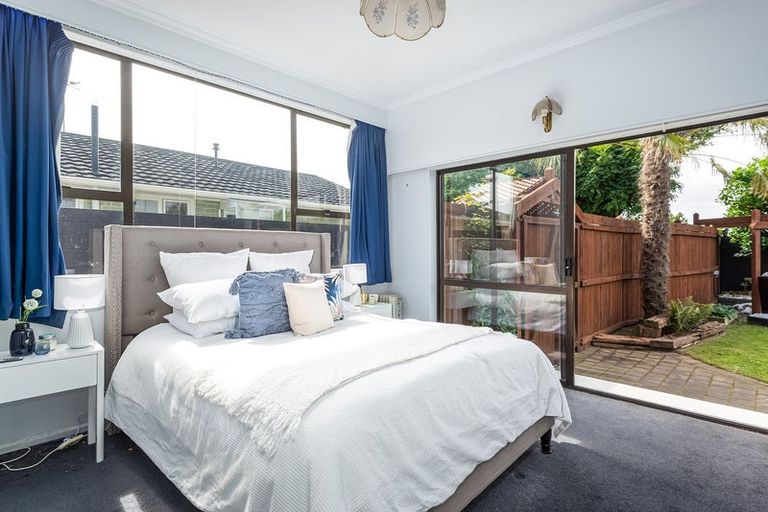 Photo of property in 327 Avonhead Road, Avonhead, Christchurch, 8042