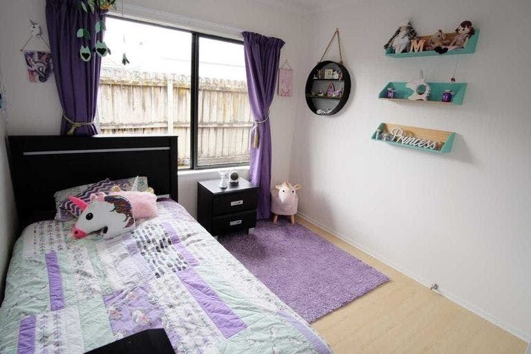 Photo of property in 8 Kalgan Place, Burswood, Auckland, 2013