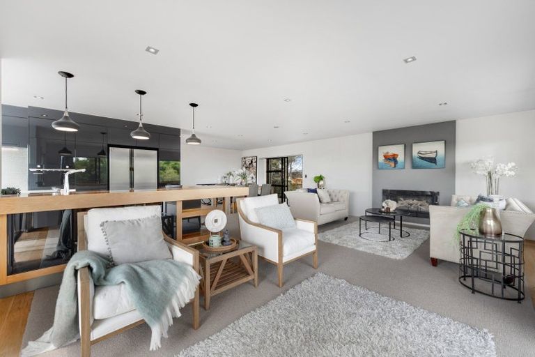 Photo of property in 3 Trident Place, Shelly Park, Auckland, 2014