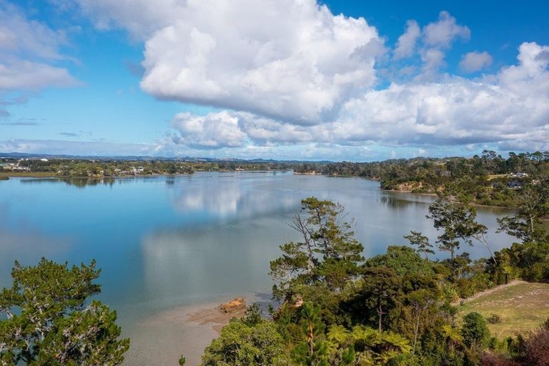 Photo of property in 5c Chatham Avenue, Paremoremo, Auckland, 0632