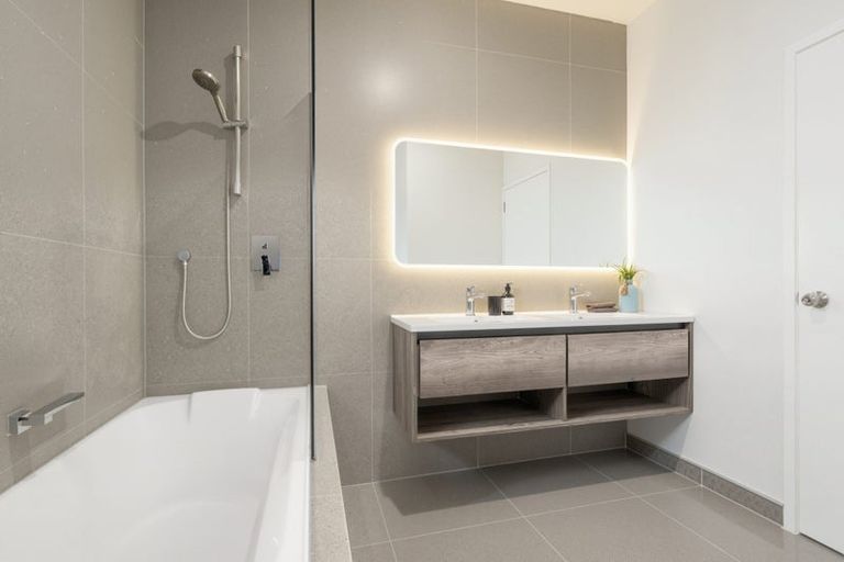 Photo of property in 35d Edmonton Road, Henderson, Auckland, 0612