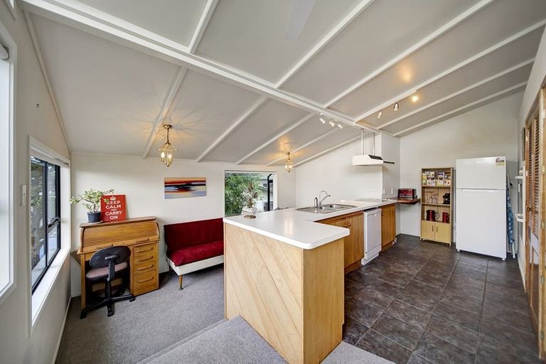 Photo of property in 79 Cascades Road, Pakuranga Heights, Auckland, 2010