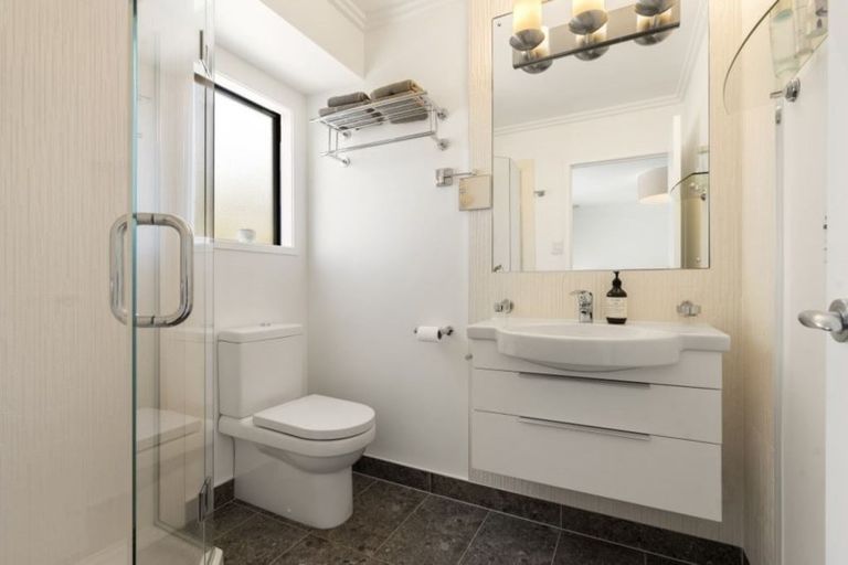 Photo of property in 11 Holyoake Place, Chatswood, Auckland, 0626