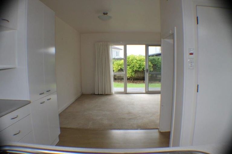 Photo of property in 1/133 Shakespeare Road, Milford, Auckland, 0620