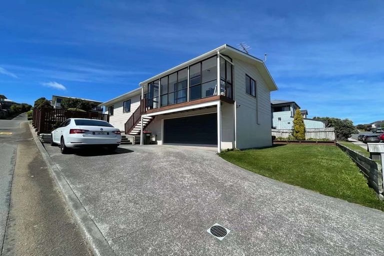 Photo of property in 100 Frobisher Street, Island Bay, Wellington, 6023