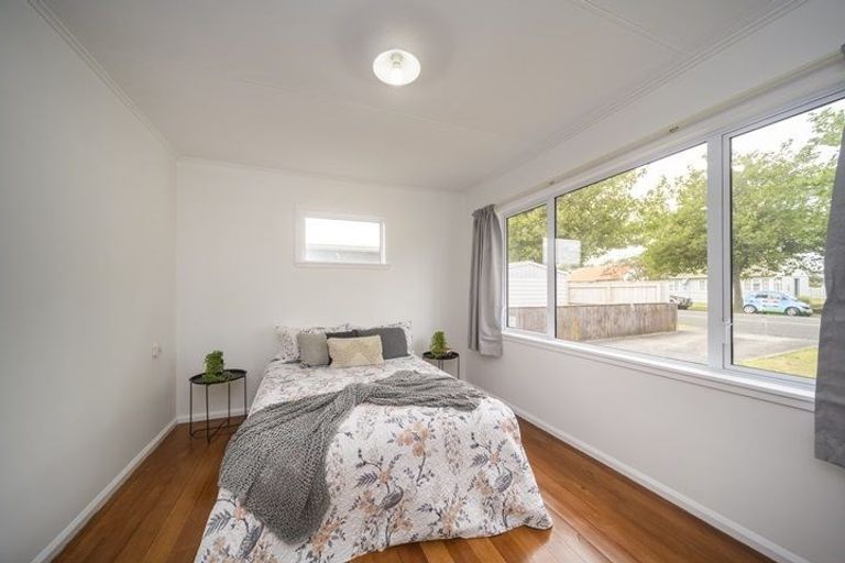 Photo of property in 649 Featherston Street, Roslyn, Palmerston North, 4414