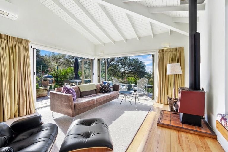 Photo of property in 7 Kyle Street, Leigh, 0985