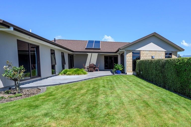 Photo of property in 5b Tupuhi Place, Highlands Park, New Plymouth, 4312