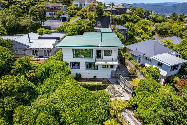 Photo of property in 45 Maungaraki Road, Korokoro, Lower Hutt, 5012