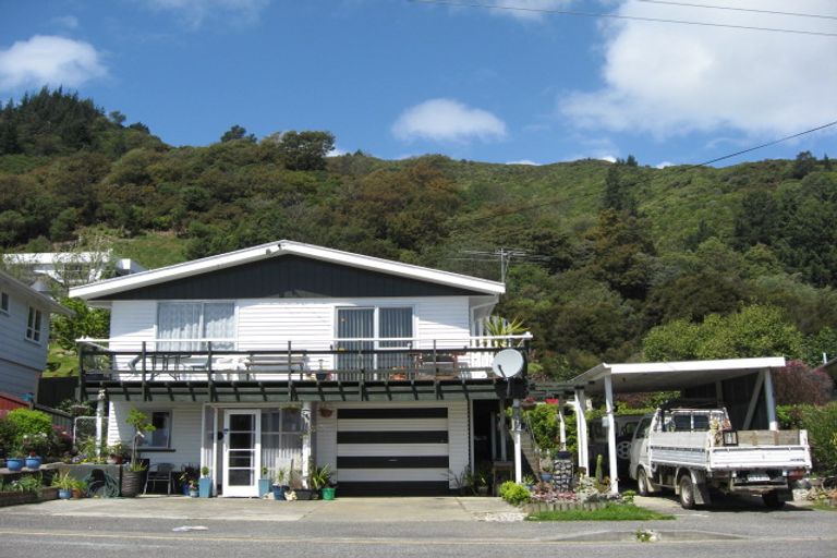 Photo of property in 73 Milton Terrace, Picton, 7220