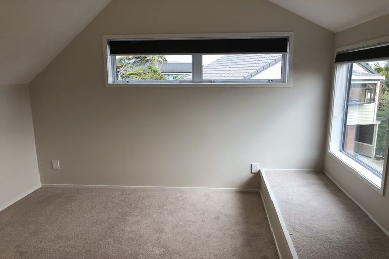 Photo of property in 1/7 Sylvan Park Avenue, Milford, Auckland, 0620