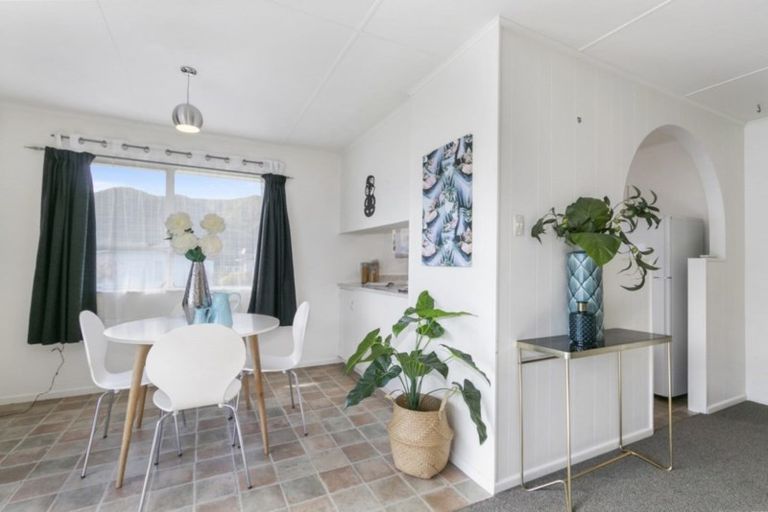 Photo of property in 321a Wellington Road, Wainuiomata, Lower Hutt, 5014