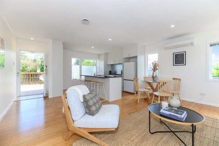 Photo of property in 54 Neil Avenue, Te Atatu Peninsula, Auckland, 0610